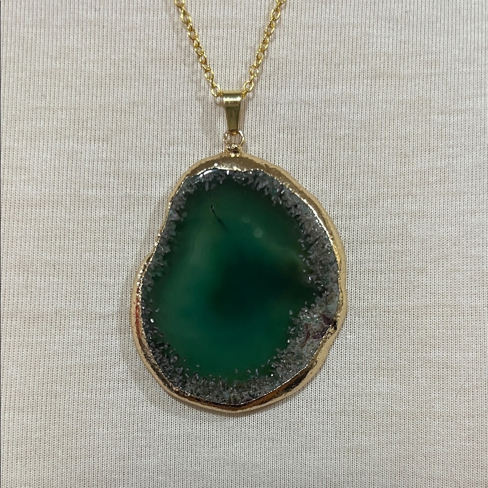 Gold-Tone Necklace with Green Pendant Agate
